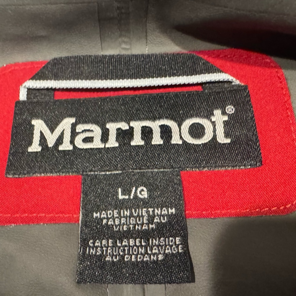 Marmot Women's Minimalist Red Rain Jacket - Picture 7 of 13